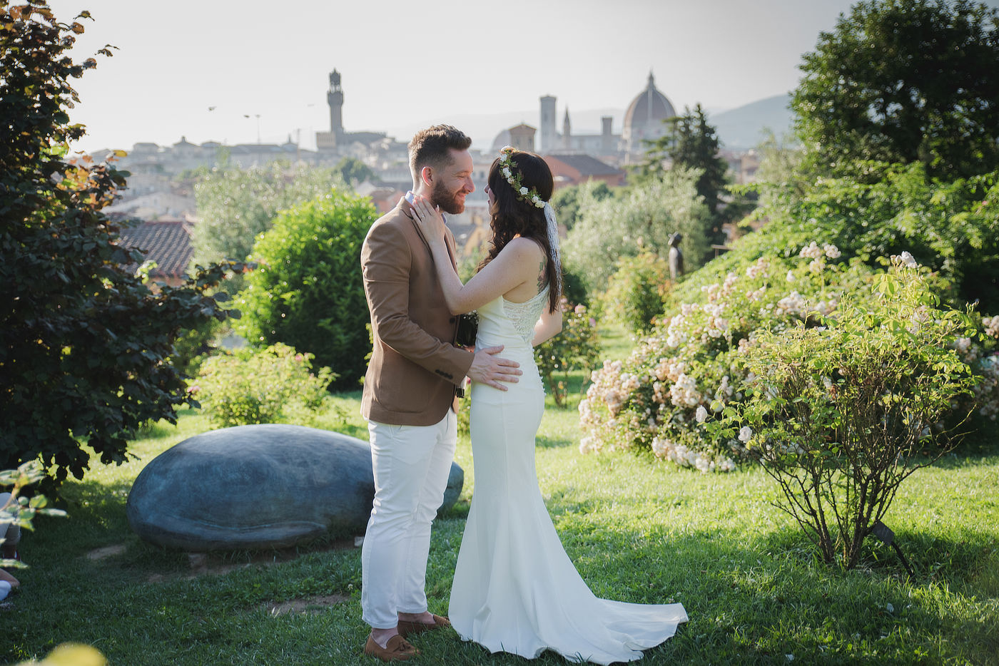 wedding in Florence rose garden The couple at the hill of the rose garden in Florence