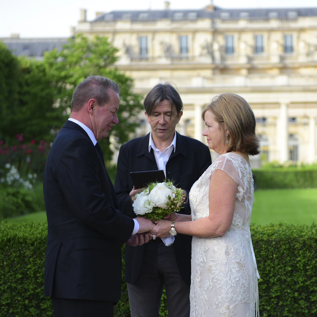 Vow renewal in France The couple facing each others for their renew of vows 25 years after their wedding, in a private garden