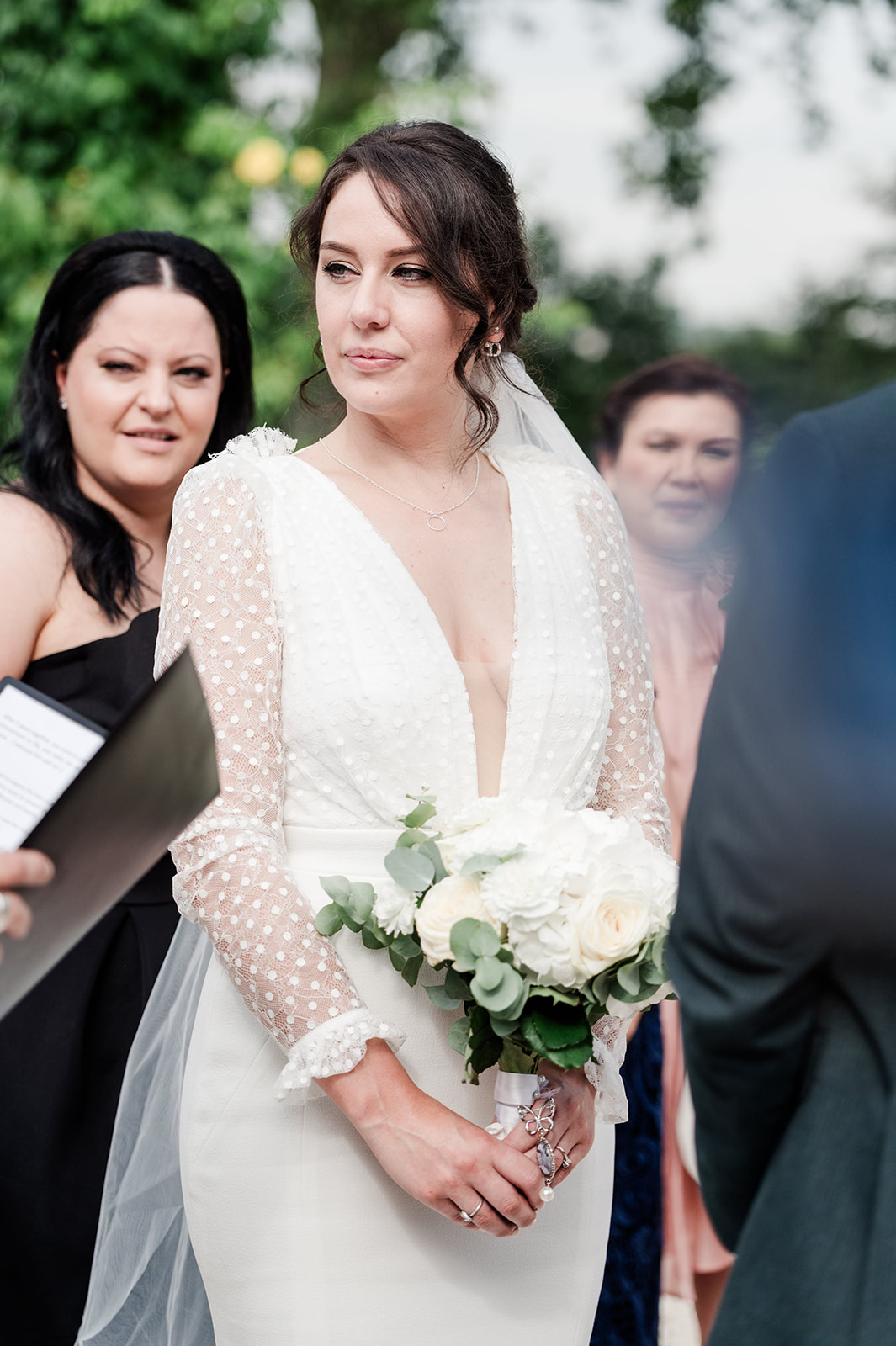 Vows exchange masterized by the celebrant at parc de bagatelle Vows exchange masterized by the celebrant
