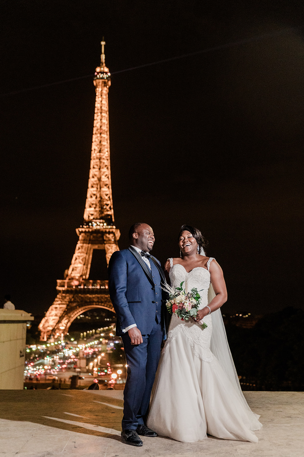 Night photo with the illuminated eiffel tower
