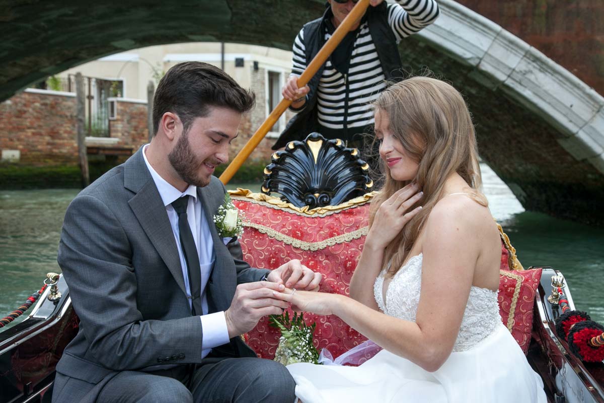 004-elopement in venice-18 The ring exchange is the important moment of teh elopement