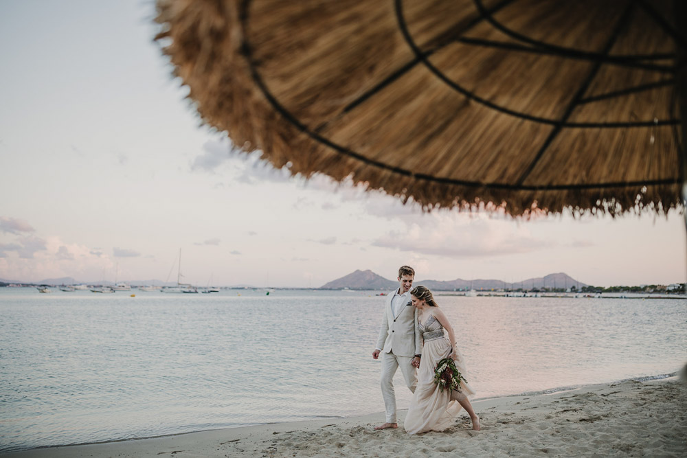 Mallorca wedding-19 – 267 to walk on the beach is also a possibility for the photoshoot after the wedding