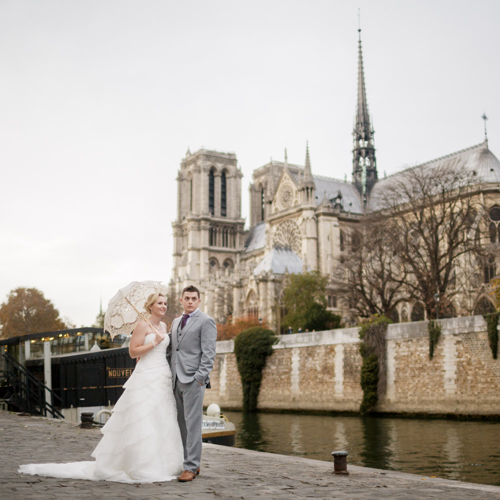 Elopement at Notre Dame, Paris MY1A2369_ The couple walk on the river bank in front of Notre Dame