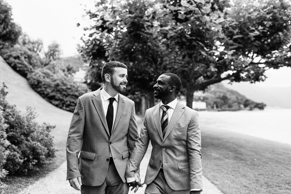 black and white photo elopement in lake como-108-055