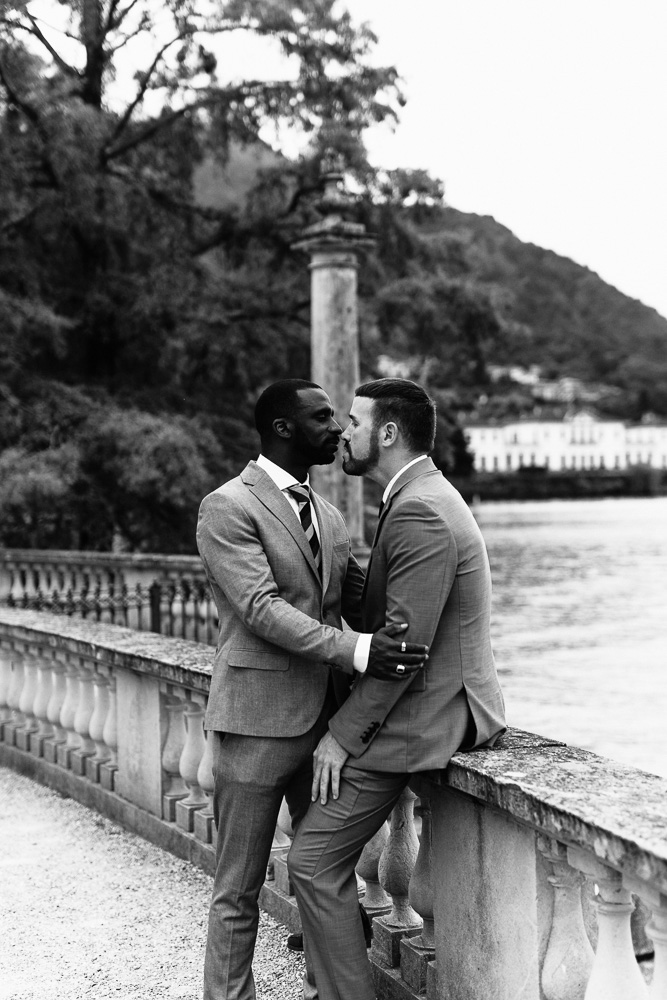 black and white photo elopement in lake como-128-058