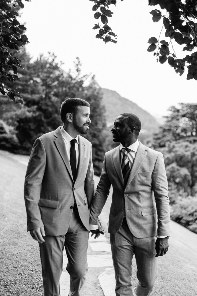 black and white photo elopement in lake como-180-060