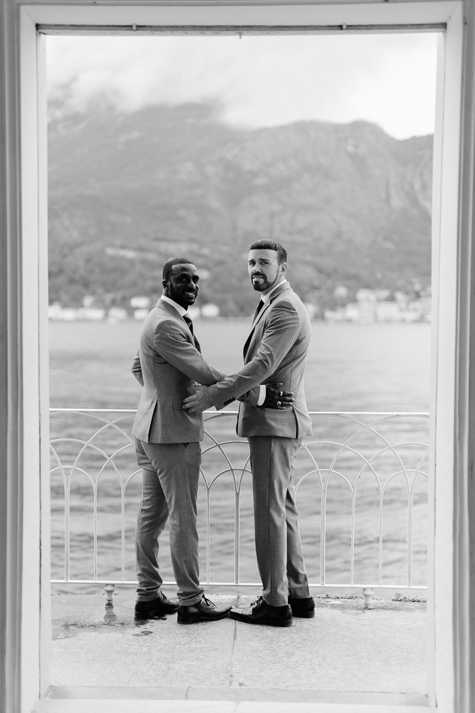 black and white photo elopement in lake como-82-052