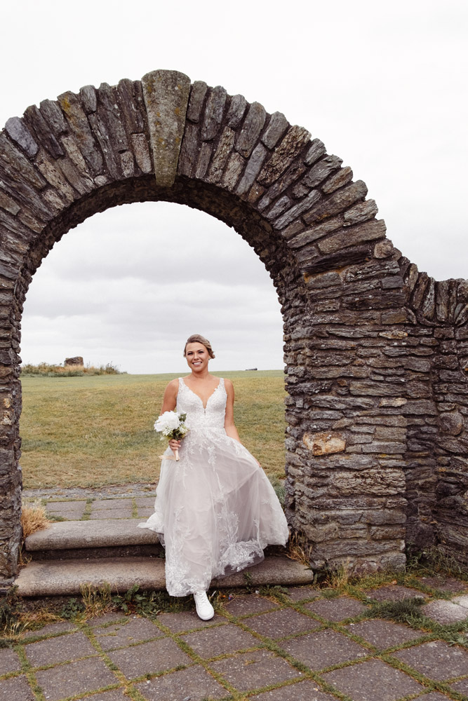 elopement wedding in Ireland-021-051 The bride arrives for the first look, smiling