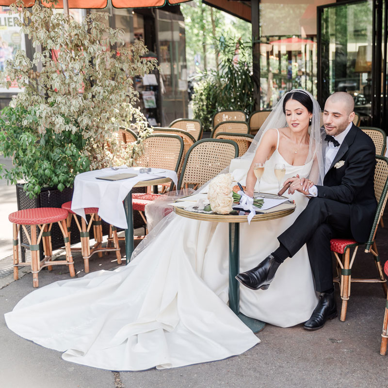 Café terrace photoshoot-269-004 The couple at a french typical terrace