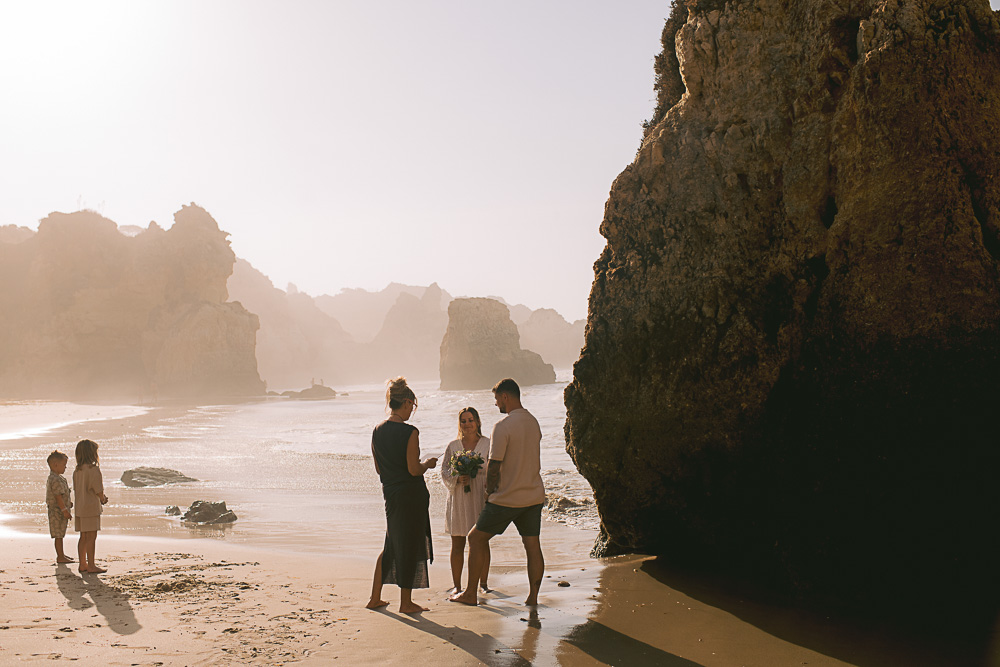 The Algarve winter scenery for a family vows renewal
