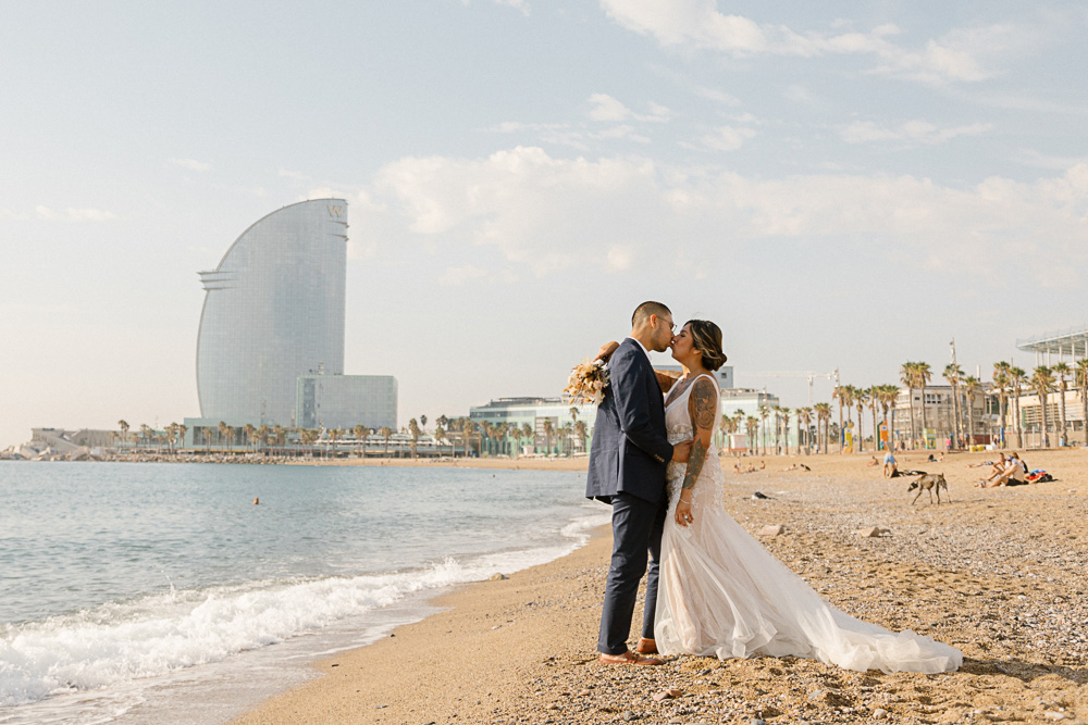 The nice temperature on the beach in Barcelona in Winter for a wedding