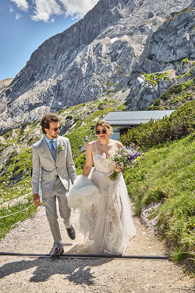 Bride and groom arrives to the ceremony spot for an Elopement at the Osterfelder Kopf in Garmisch-Partenkirchen